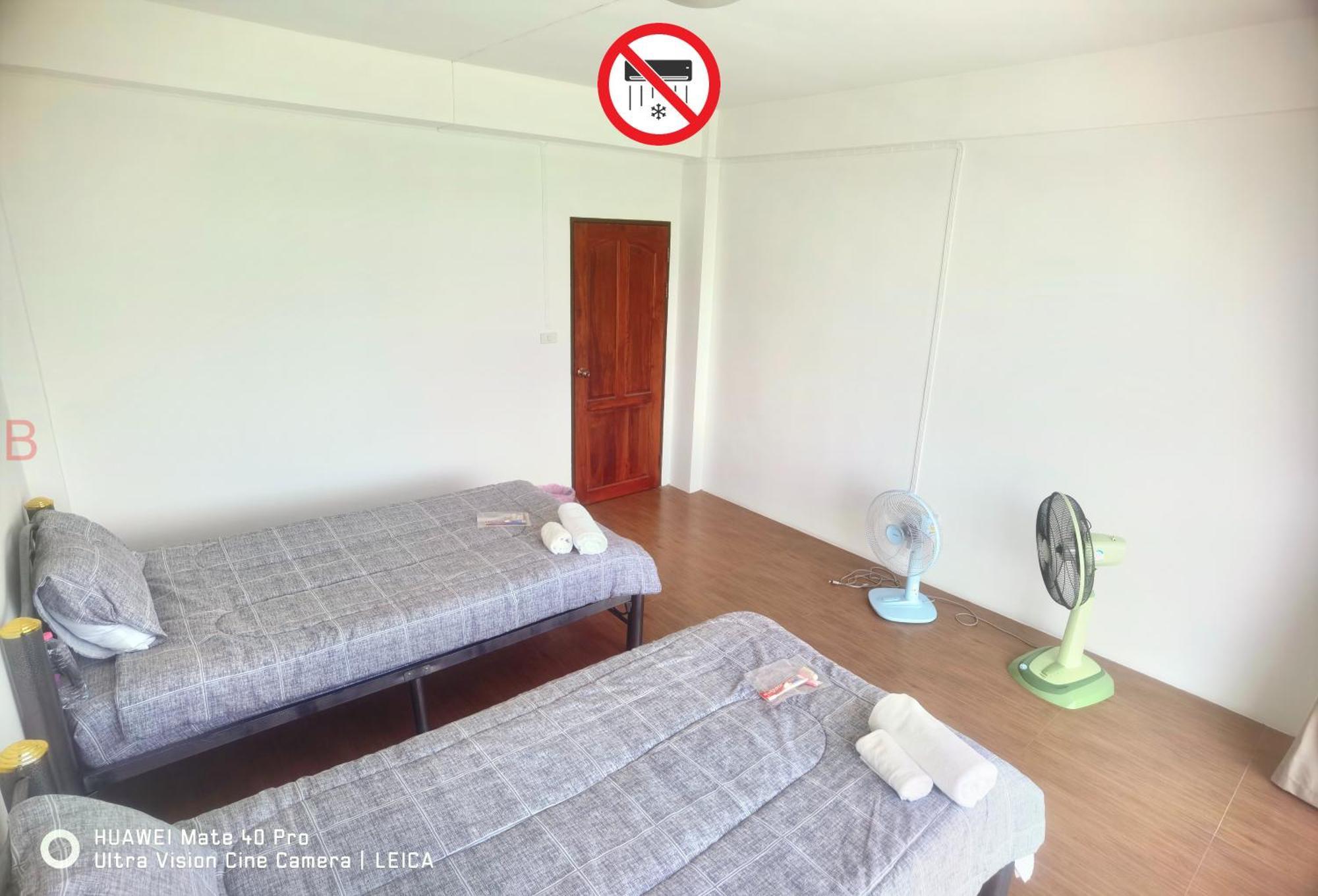 Yyk Hostel 24H Ban Khlong Krang Екстер'єр фото